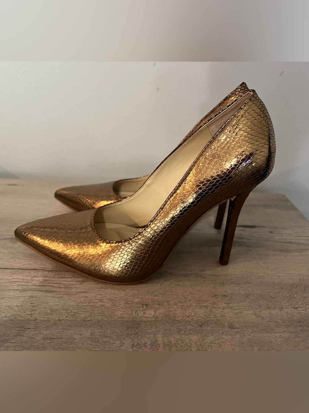 Jessica Simpson Womens Levila Pumps / Bronze Metallic Snake Print.